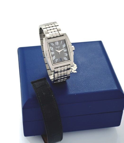 PIAGET UPSTREAM, STEEL.Piaget, Upstream, No. 856569, Ref. 27050..Sold on February 13, 2002..Fine, stainless steel, tonneau-shaped, water-resistant, selfwinding.wristwatch with date, center-seconds and a stainless.steel Piaget bracelet with doub