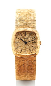 PIAGET REF. 9231 YELLOW GOLD. Piaget, No. 6793785, case No. 141237, Ref. 9231. Made in. the 1980’s.. Fine and elegant, 18K yellow gold lady’s wristwatch with. an integral 18K yellow gold Piaget bark-effect bracelet.