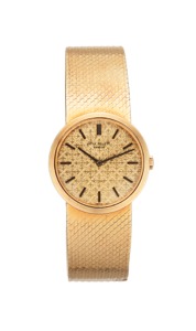 PATEK PHILIPPE REF. 4114 1 YELLOW GOLD. Patek Philippe, Genève, No. 1160483, case No. 2693141. Ref. 4114 1. Made in the 1970’s.. Fine, thin, 18K yellow gold lady’s wristwatch with an. integrated 18K yellow gold Patek Philippe mesh bracelet.
