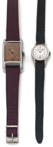 Lot de 2 montres bracelet en métal. Une HERMA…