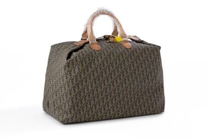 CHRISTIAN DIOR