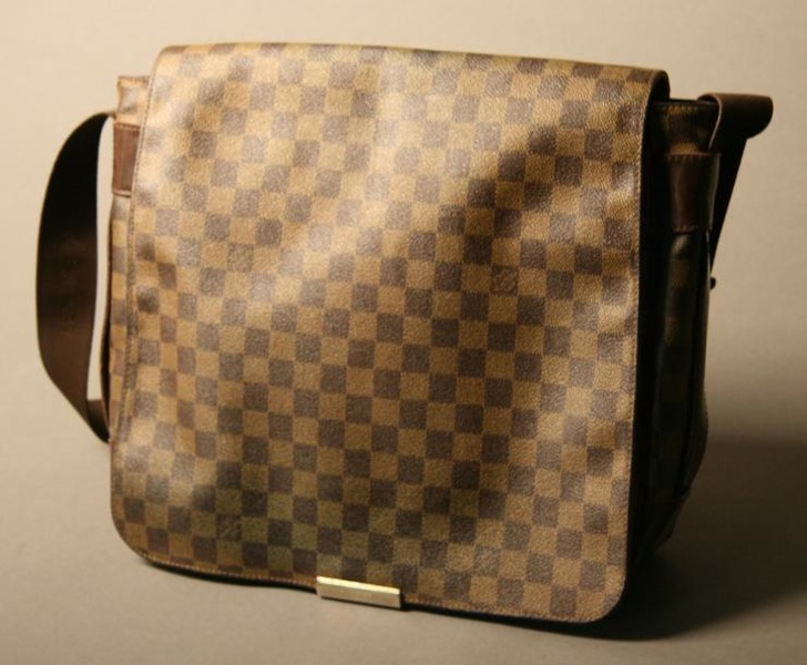 LOUIS VUITTON LOUIS VUITTON Sac BASTILLE en toile damier Dim? Etat d'usage - vente aux enchères 03/10/2012