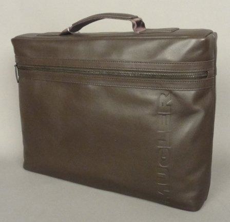 Thierry MUGLER Thierry MUGLER Porte document marron Doublure monogrammée 31x37x8 cm ETAT - vente aux enchères 12/06/2013