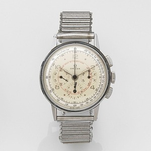Ref:2279-2, Movement No.10389967, Circa 1944 17-jewel Cal.27 CHRO C12 manual wind movement with column wheel chronograph, two-tone silvered dial with applied gilt Arabic and dot hour markers, black outer 1/5th second divisions and tachymeter scale, red in