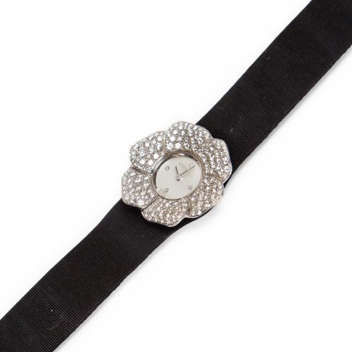 Chanel. An attractive 18K white gold and diamond lady's wristwatch in the form of a flower