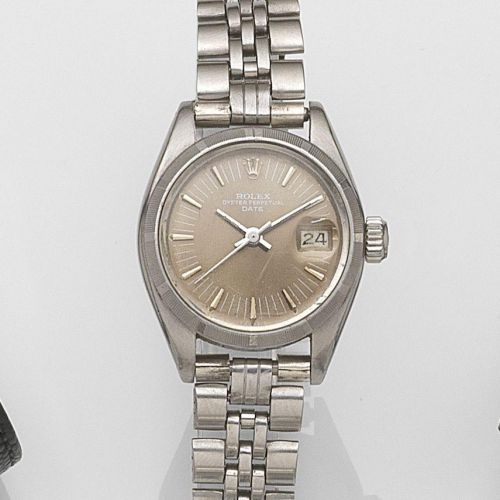 Rolex. A lady's stainless steel automatic calendar bracelet watch