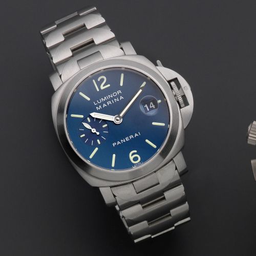 Panerai. A stainless steel automatic calendar bracelet watch