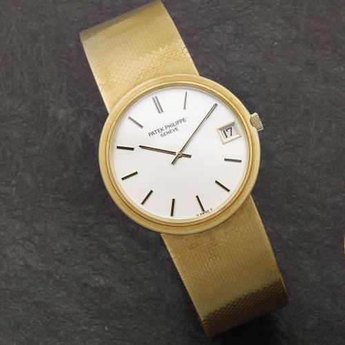 Patek Philippe. An 18K gold automatic calendar bracelet watch