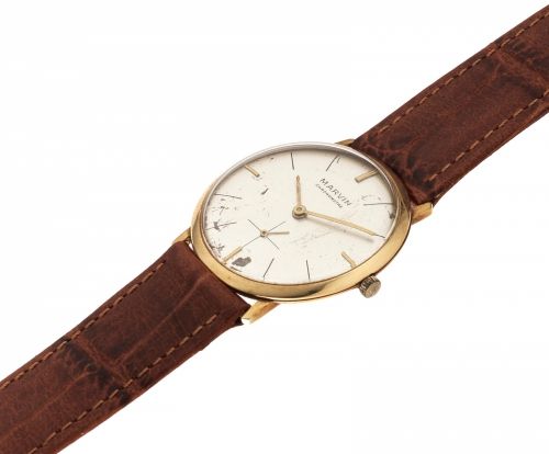 Marvin. An 18K gold manual wind wristwatch
