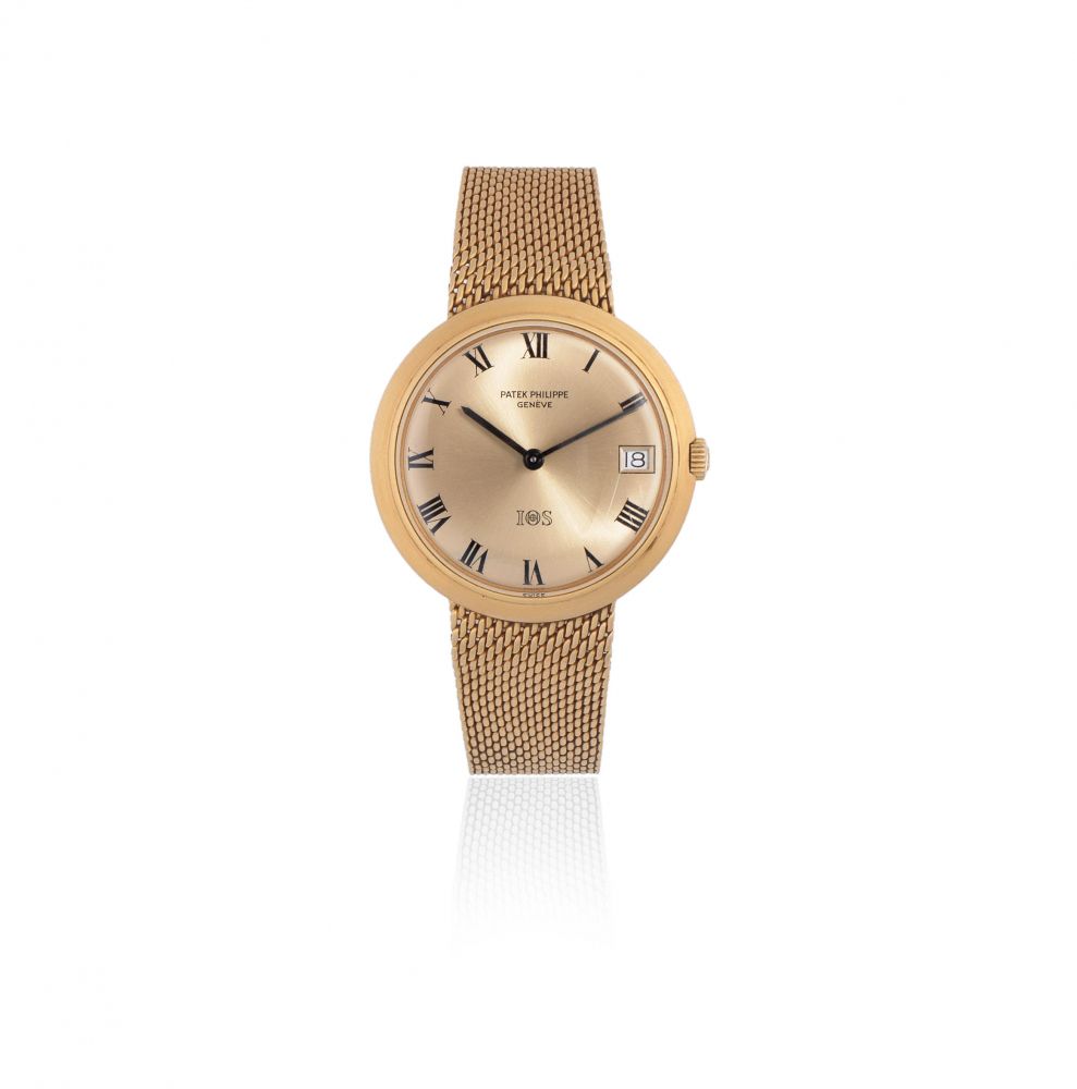 Patek Philippe. An 18K gold automatic calendar bracelet watch