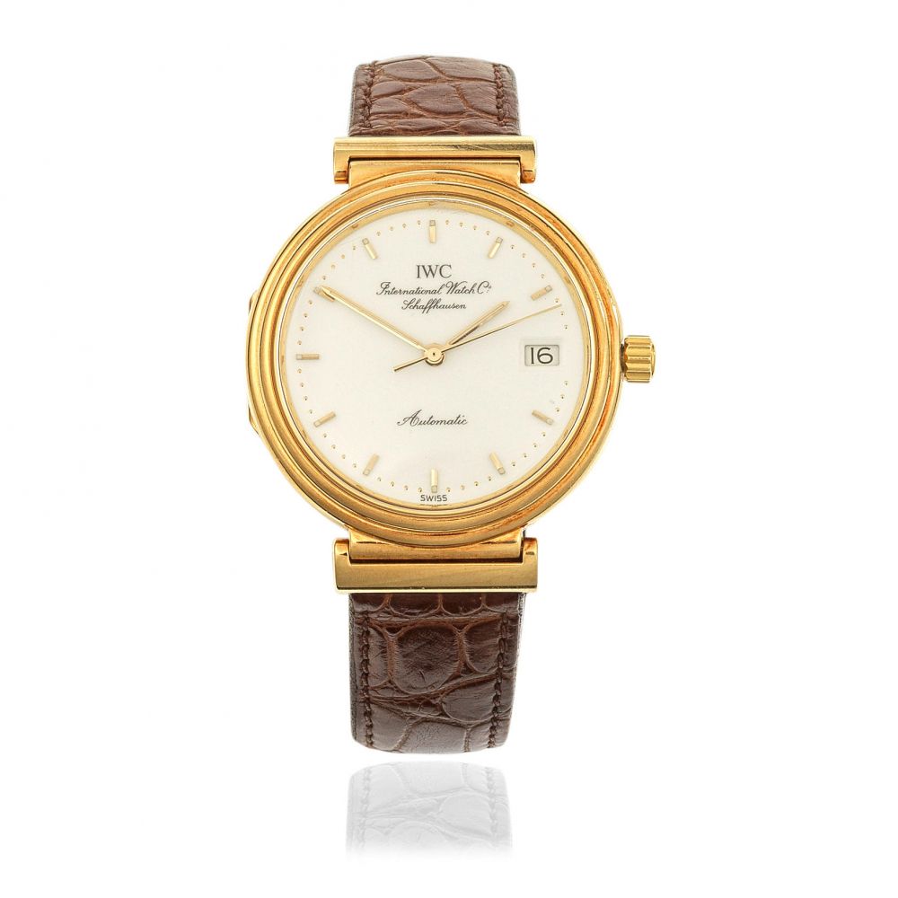 IWC. An 18K gold automatic calendar wristwatch
