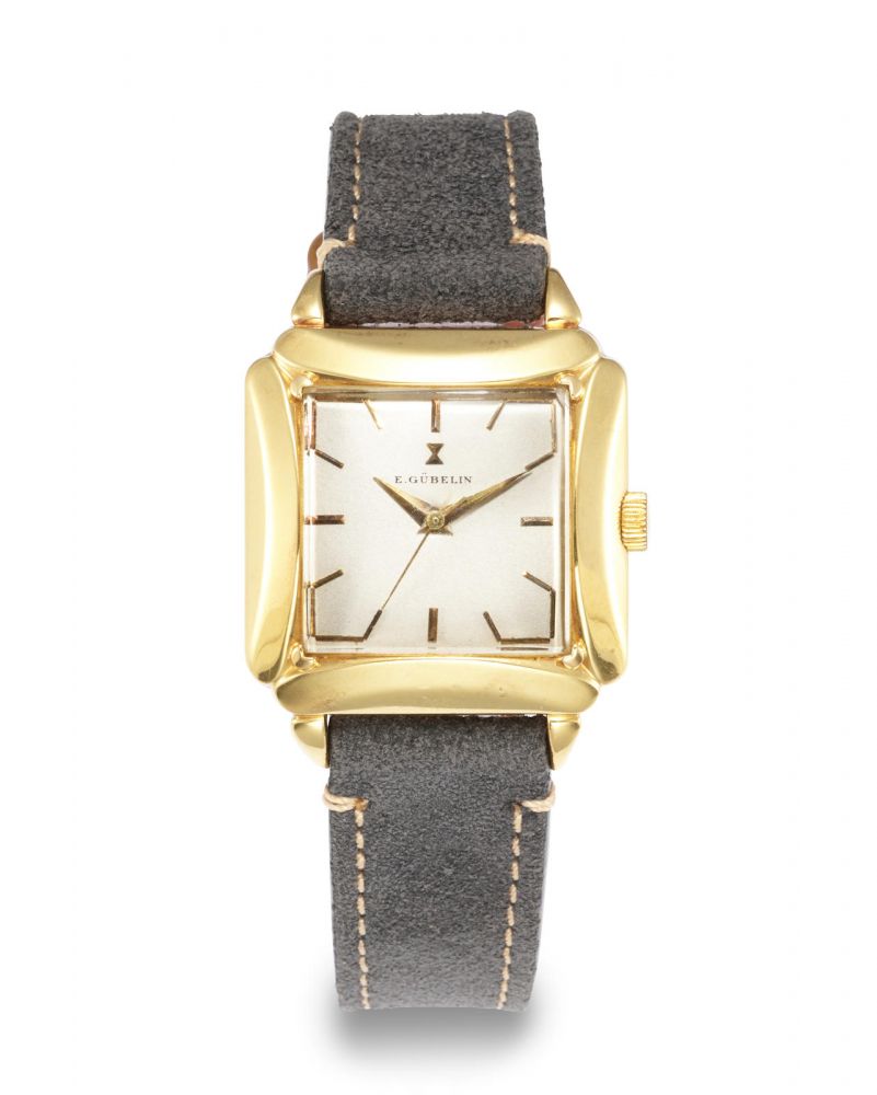 E. GÜBELIN. A FINE YELLOW GOLD SQUARE CENTRE SECONDS WRISTWATCH, CIRCA 1950