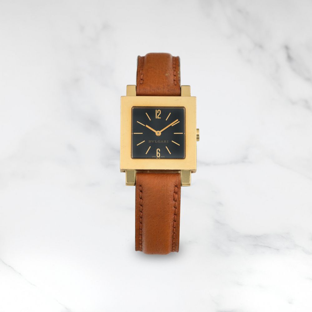 BULGARI. MONTRE DE DAME EN OR JAUNE 18K (750) DE FORME CARREE MOUVEMENT QUARTZ