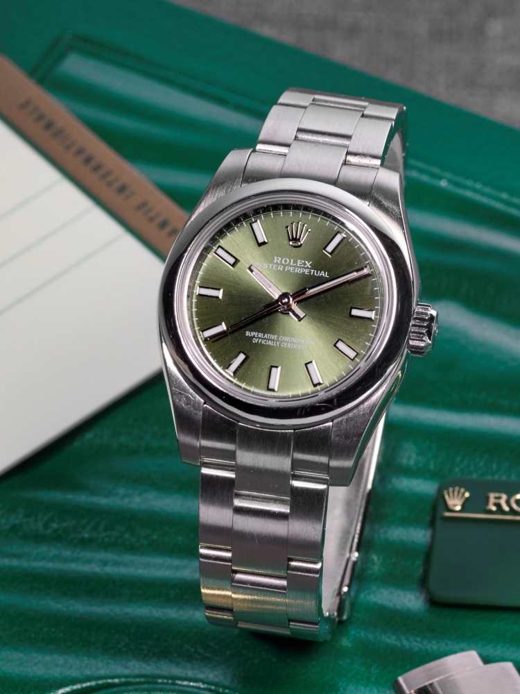 ROLEX | OYSTER PERPETUAL 26 – OLIVE GREEN, REF.176200-0014, A STAINLESS STEEL BRACELET WATCH, CIRCA 2015