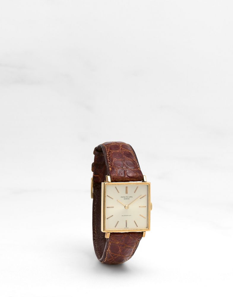 PATEK PHILIPPE. MONTRE BRACELET EN OR JAUNE 18K (750) DE FORME CARREE MOUVEMENT MECANIQUE, DOUBLE SIGNATURE HAUSMANN CO