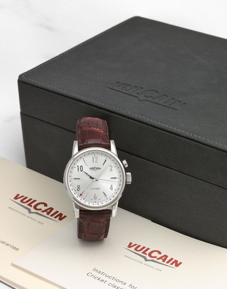 VULCAIN. MONTRE BRACELET EN ACIER AVEC ALARME MOUVEMENT MECANIQUE