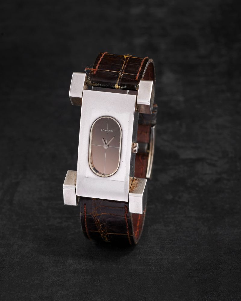 LONGINES. RARE MONTRE BRACELET EN ARGENT (925) DE FORME RECTANGULAIRE ET ELECTRONIQUE DESSINE PAR SERGE MANZON