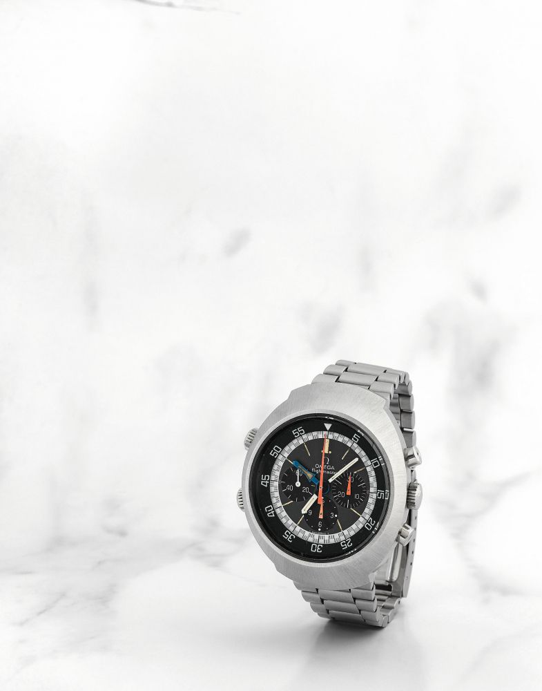 Omega. Chronographe bracelet en acier mouvement mecanique
