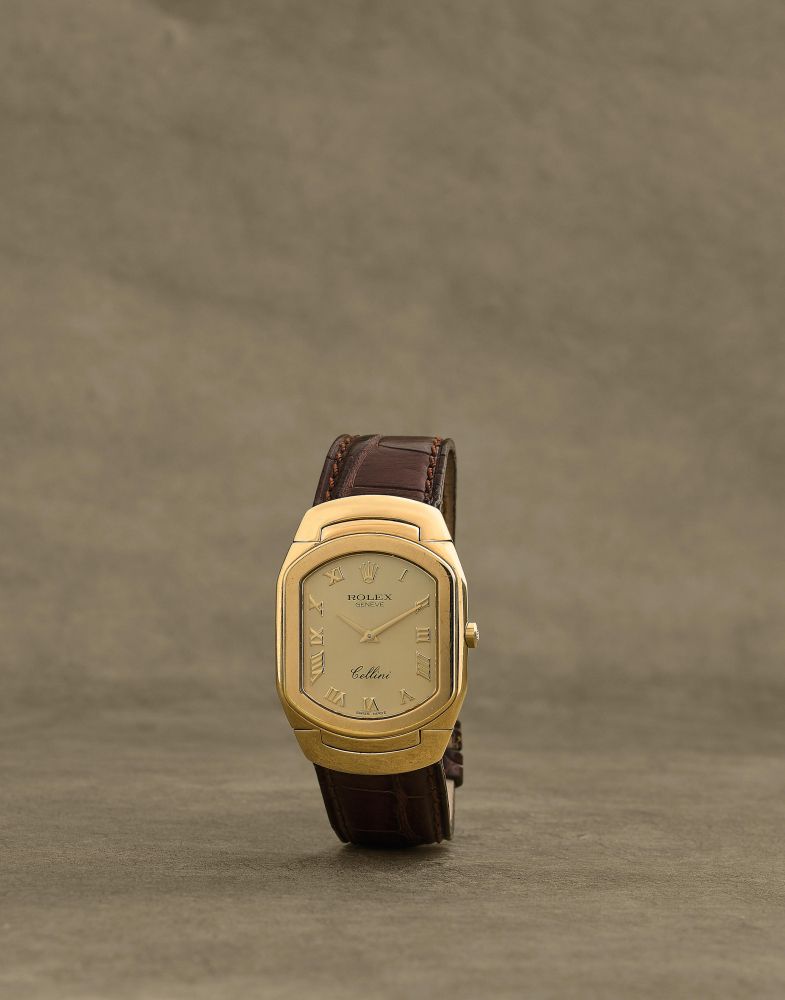 Rolex. Montre bracelet en or jaune 18K (750) avec anses debordantes mouvement quartz