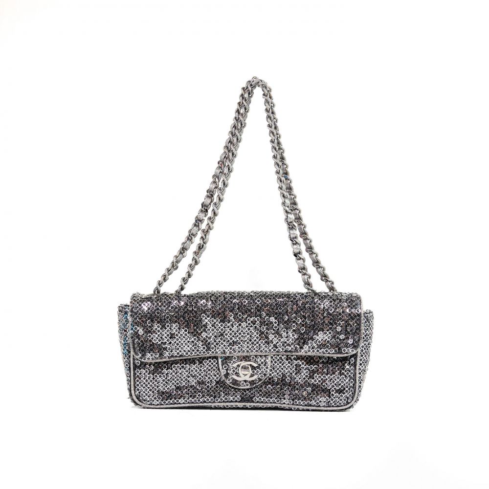 Chanel: Sac East West Sequin Argent