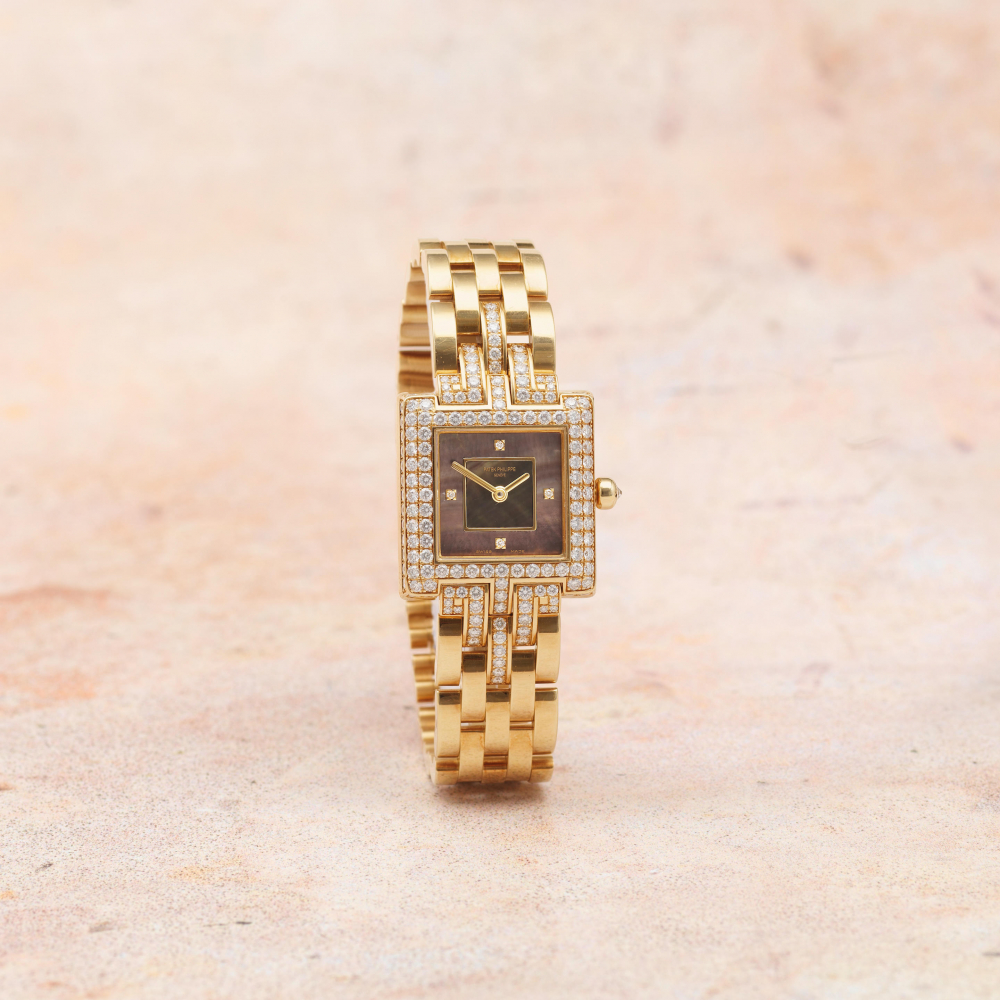 Patek Philippe. A lady's fine 18K gold and diamond set quartz bracelet watch