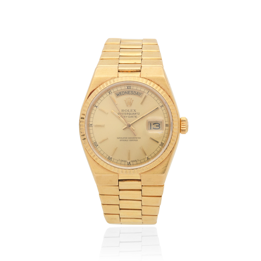 Rolex. An 18K gold quartz calendar bracelet watch