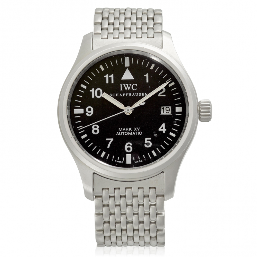 IWC. A STAINLESS STEEL AUTOMATIC CALENDAR BRACELET WATCH