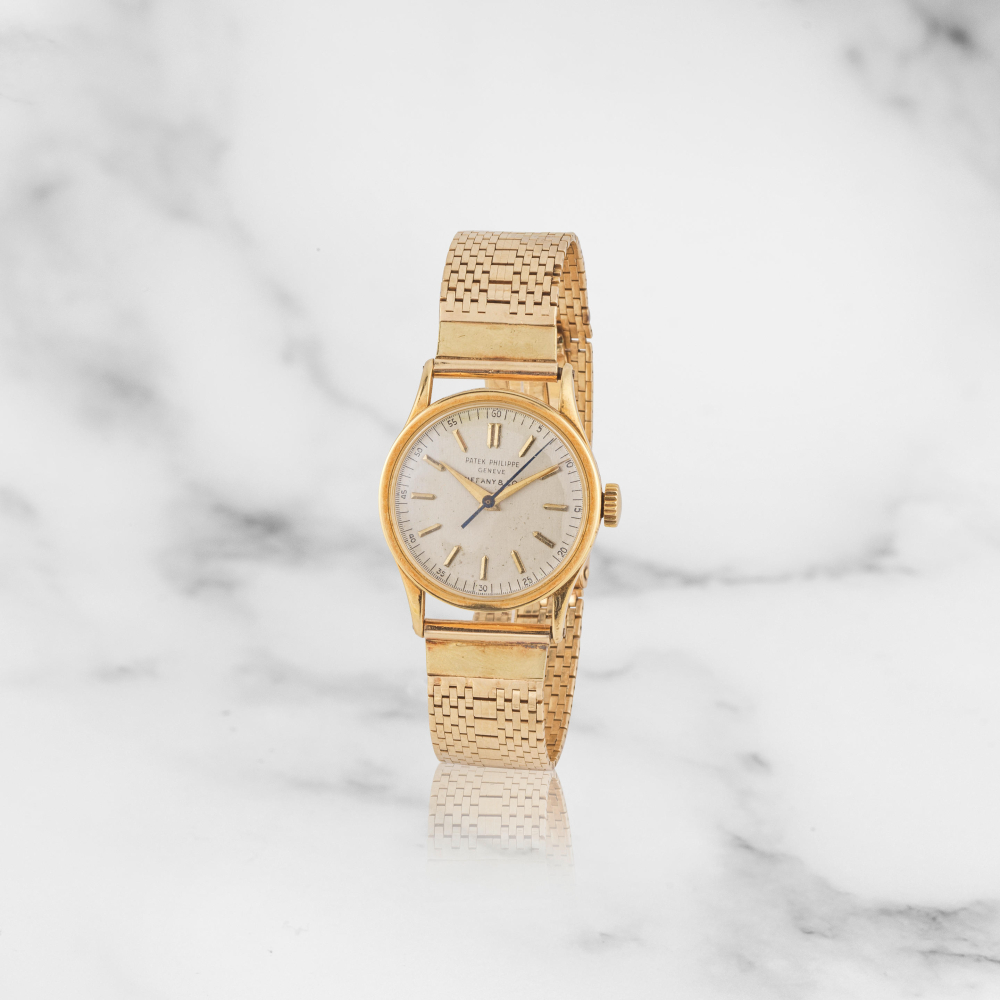 Patek Philippe. Montre bracelet en or jaune 18K (750) distribuée par Tiffany Co. mouvement mécanique