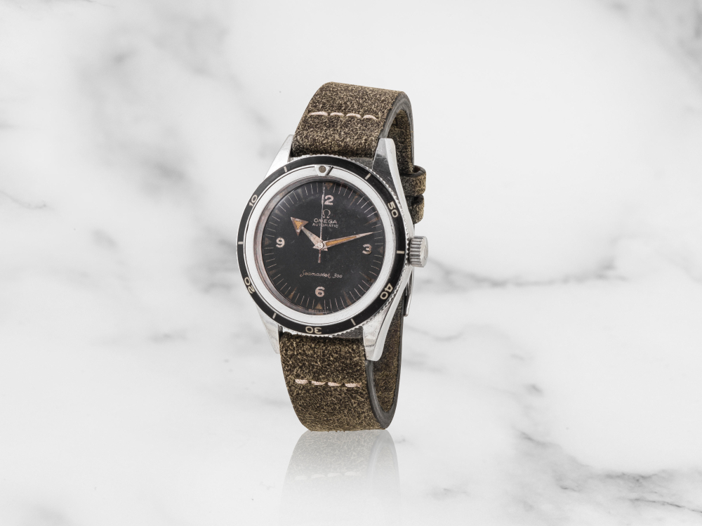 Omega. Belle et rare montre bracelet en acier mouvement automatique
