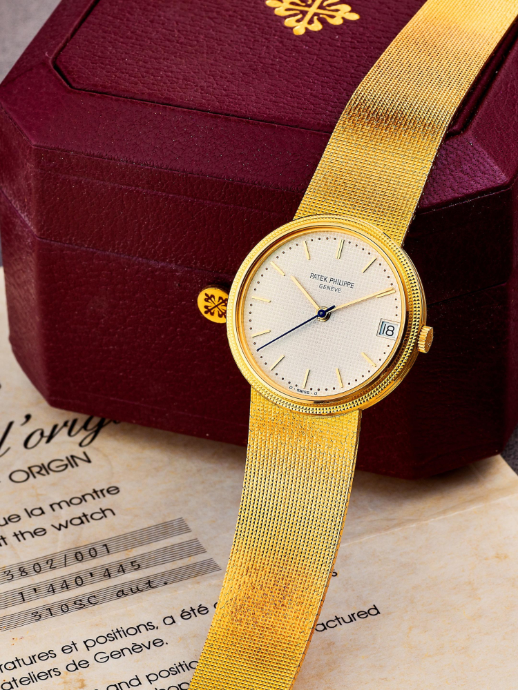 PATEK PHILIPPE | CALATRAVA, REF.3802/001, A YELLOW GOLD BRACELET WATCH WITH DATE, CIRCA 1985