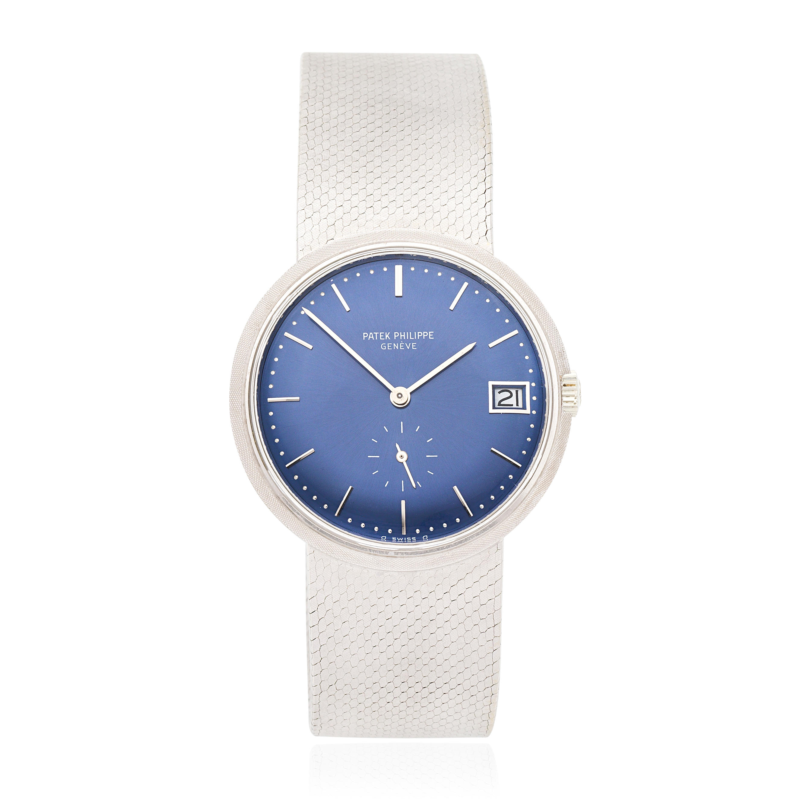 Patek Philippe. A fine 18K white gold automatic calendar bracelet watch with sigma dial