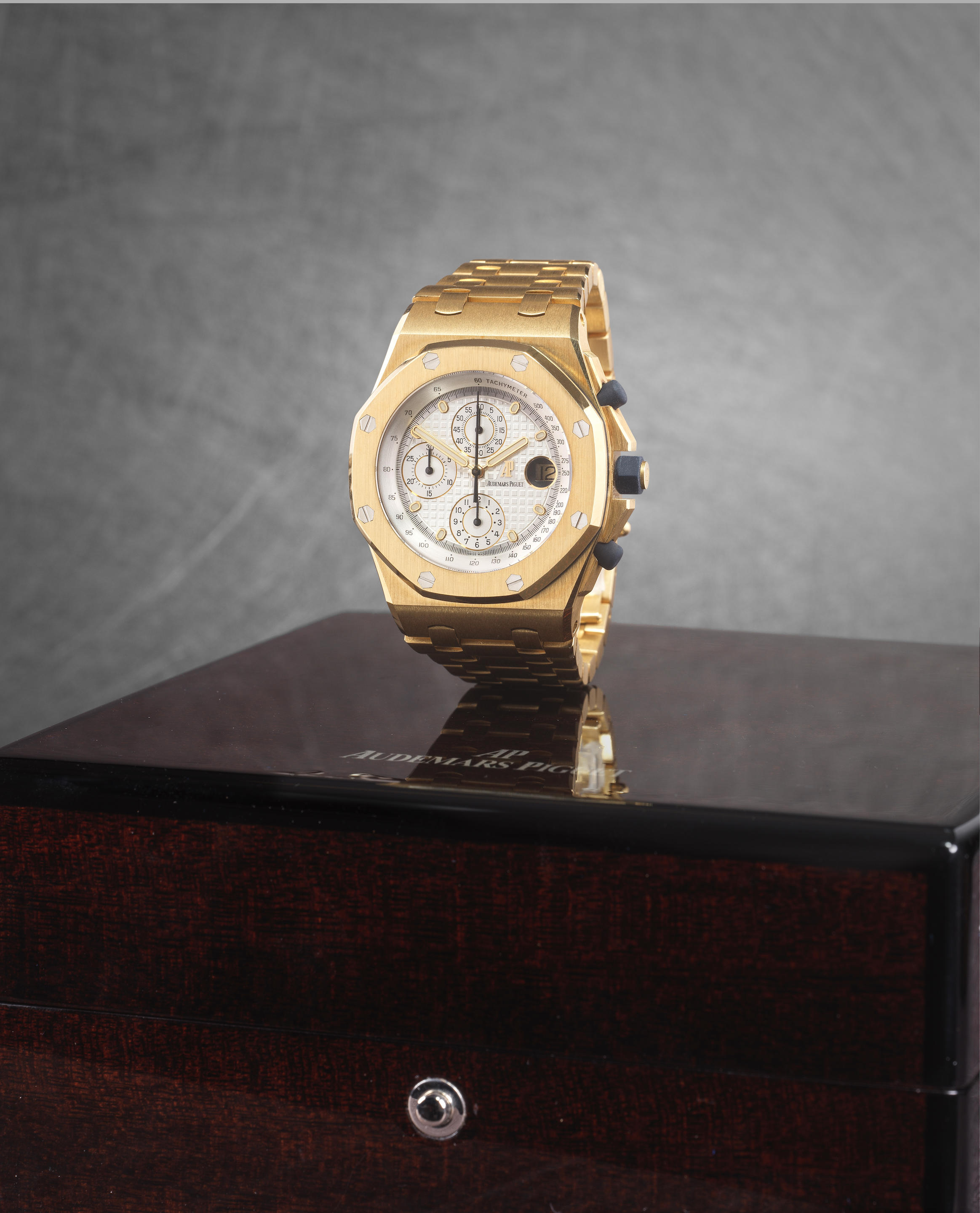 Audemars Piguet. A fine 18K gold automatic calendar chronograph bracelet watch
