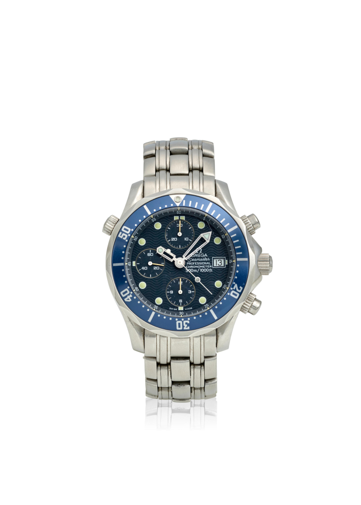 OMEGA. A STAINLESS STEEL AUTOMATIC CALENDAR CHRONOGRAPH BRACELET WATCH