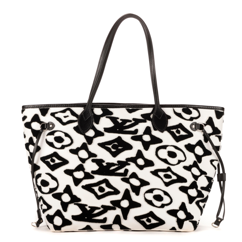 Louis VUITTON, Edition Limitée, année 2021. Sac "Neverfull" MM en toile blanche à Monogram tufté noir et cuir noir.