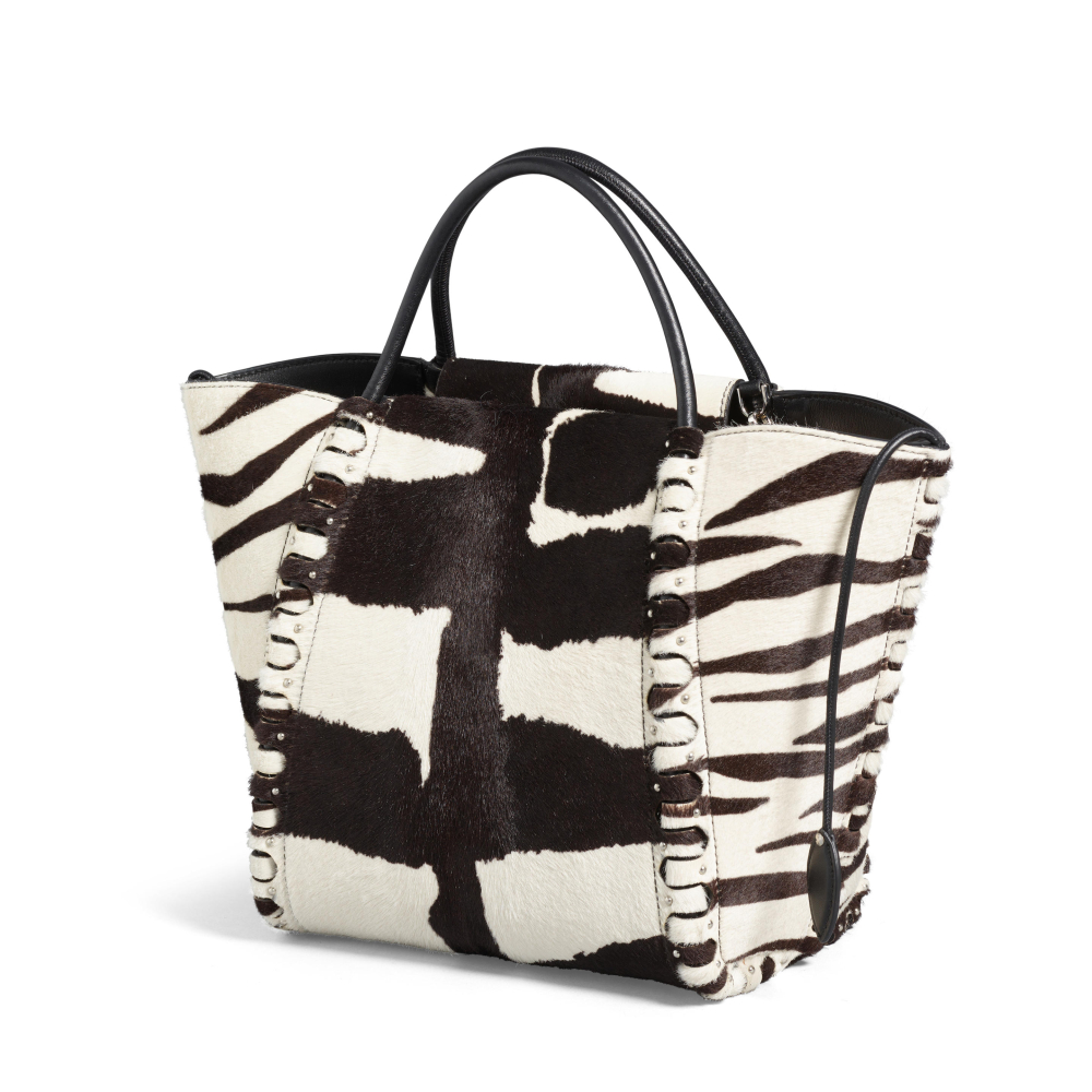 ALAÏA: PATENT AND SUEDE HINGE TOTE