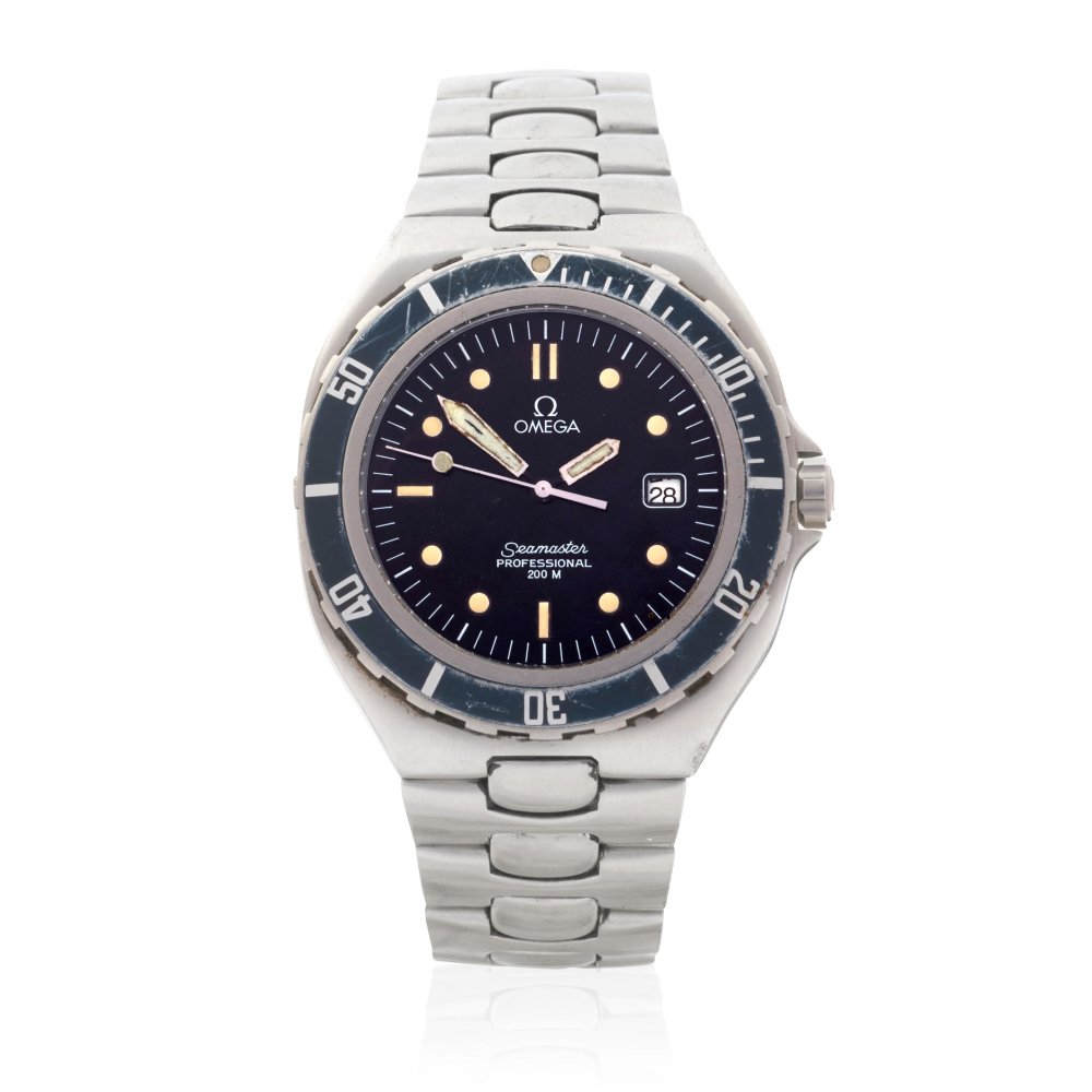 Omega. A stainless steel quartz calendar bracelet watch