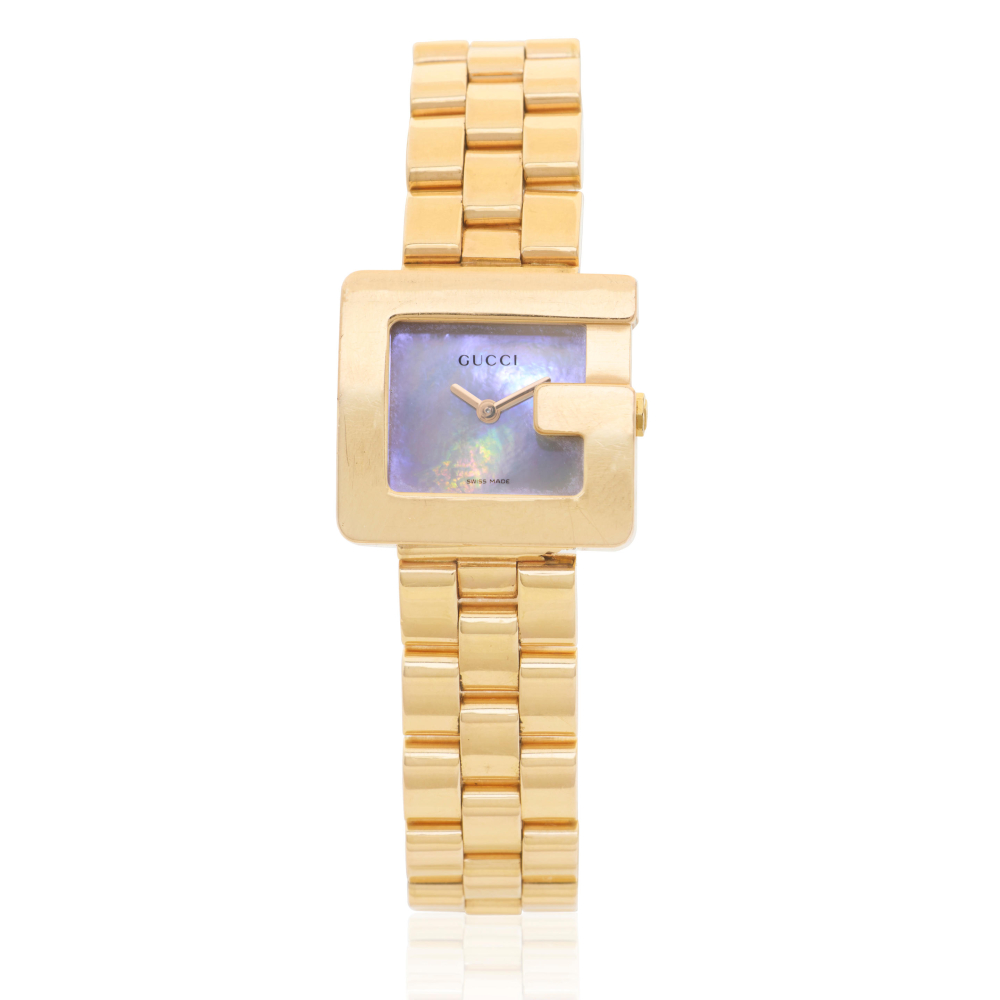 Gucci. A lady's 18K gold quartz bracelet watch with mother of pearl dial