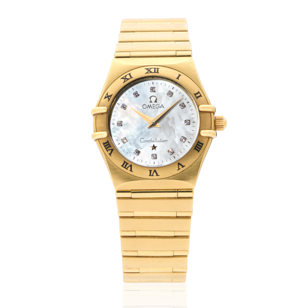 Omega. A lady's 18K gold quartz bracelet watch with mother of pearl dial