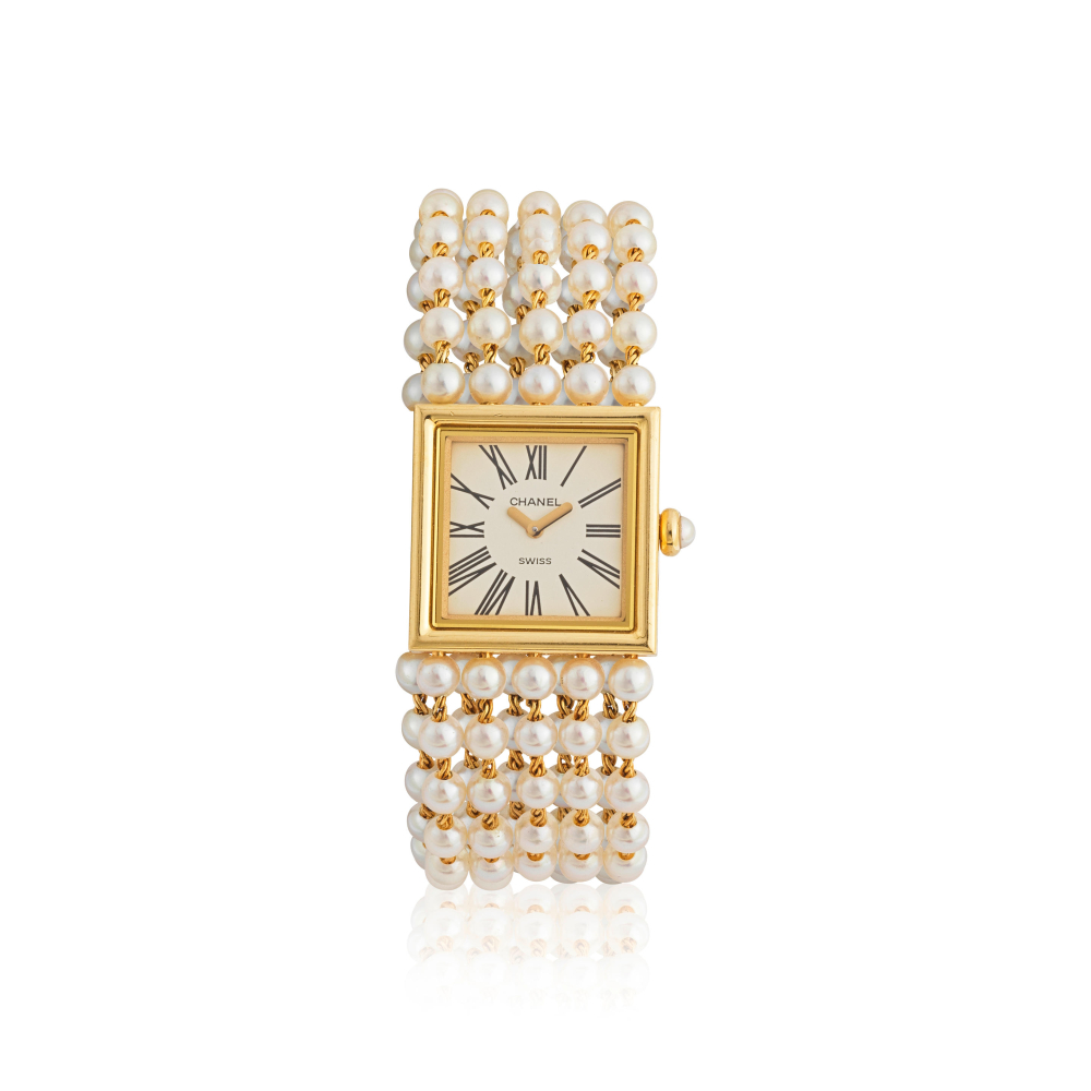 Chanel. A lady's 18K gold quartz bracelet watch