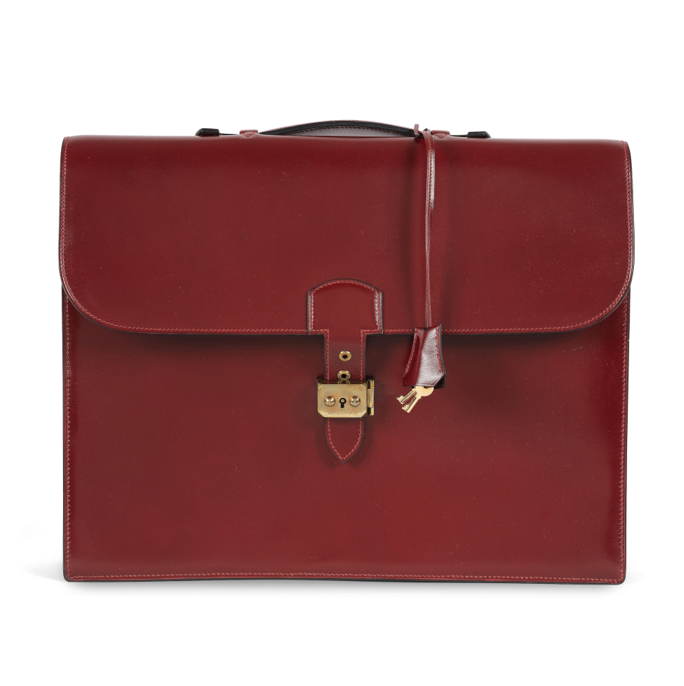 HERMES Paris. Sac à dépêches à deux soufflets en box bordeaux.
