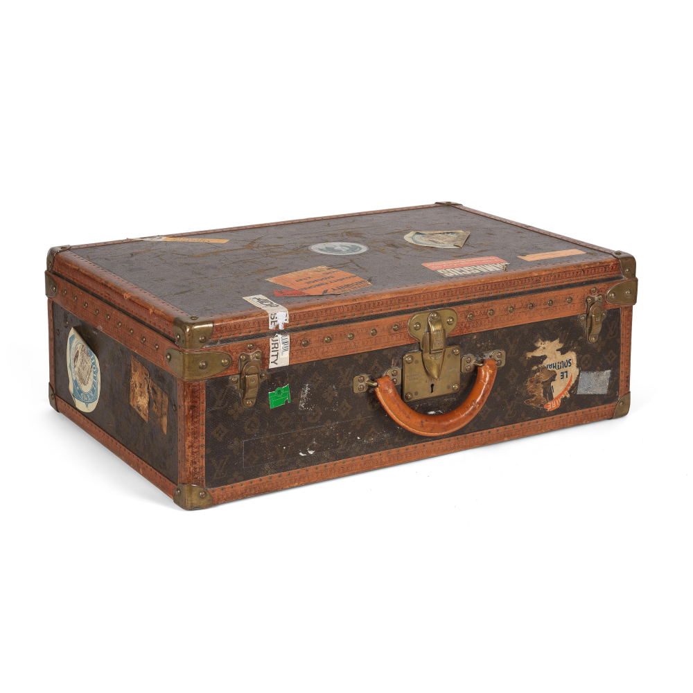 Louis Vuitton. Valise Alzer en toile Monogram à multiples étiquettes de voyage.