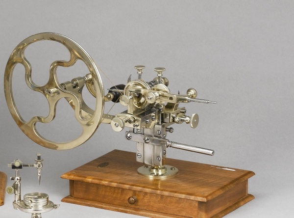 A nickel rounding-up tool