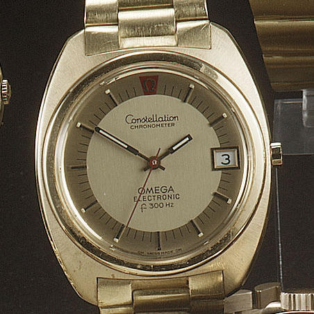 Omega. An 18ct gold centre seconds calendar bracelet watch