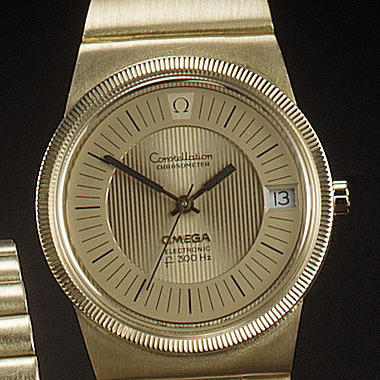 Omega. An 18ct gold centre seconds calendar bracelet watch