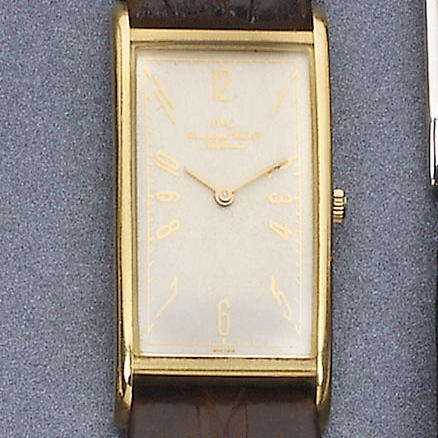 International Watch Co. A gents quartz 18ct gold rectangular wristwatch
