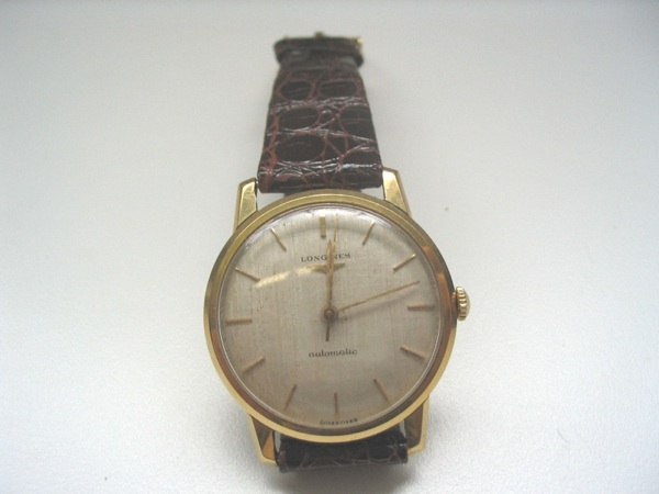 Longines. An 18ct gold automatic center seconds wristwatch