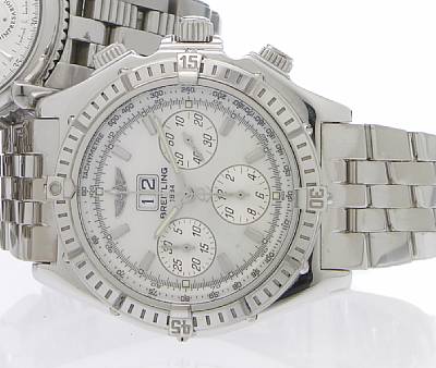 Breitling. An 18k white gold self-winding calendar chronograph bracelet watch with mother-of-pearl dial