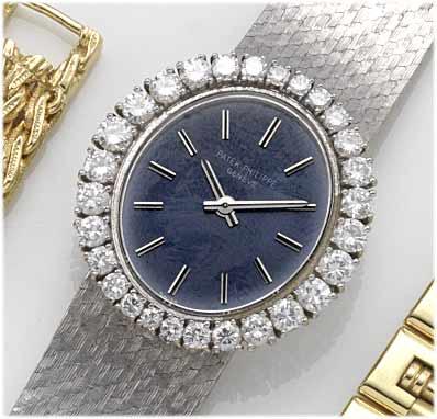 Patek Philippe. A fine lady's 18ct white gold diamond set bracelet watch with fitted box