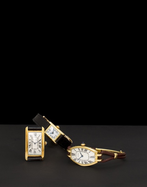 Cartier. A fine and rare 18K gold Tank Cintrée wristwatchCase no. 22990 / 27313, ref 4176, case with French guarantee mark, by European Watch and Clock Co.,1930's, engraved in cursive script Damon Runyon / New York American