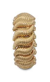 Patek Philippe. A lady's unusual, heavy and rare 18K pink gold bracelet watch with concealed dial